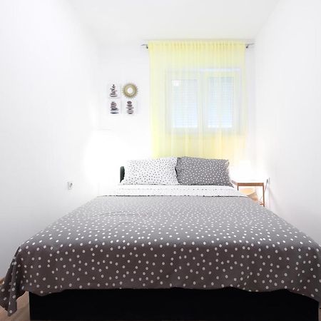 Apartman Don Паг Екстериор снимка