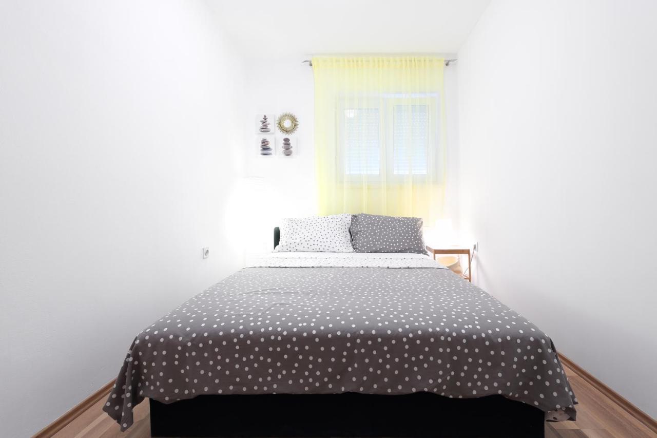 Apartman Don Паг Екстериор снимка